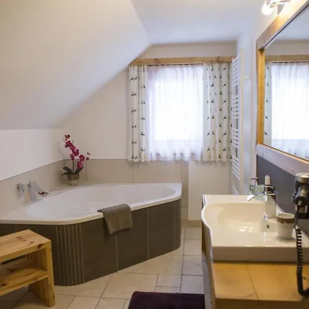 Delightful Holiday Home With Sauna * Untertauern
