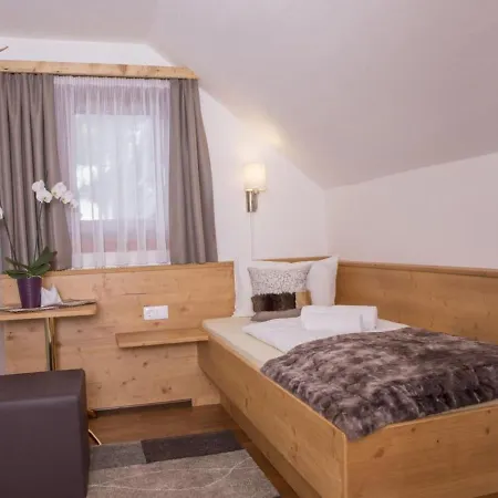 Delightful Holiday Home With Sauna * Untertauern